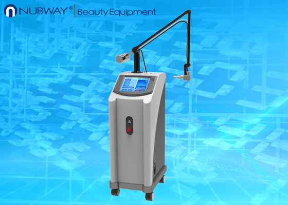 La machine partielle de laser de CO2 pour l'acné marque le traitement, débridement de brûlure