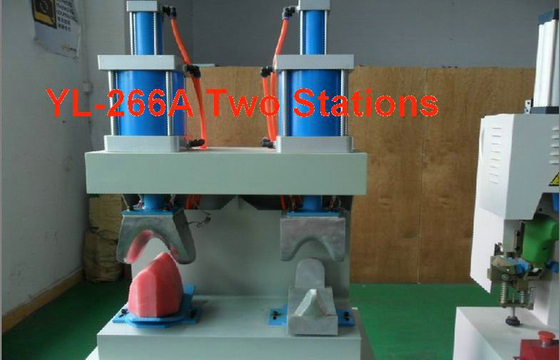 Machine supérieure d'inscription de chaussure de bâti
