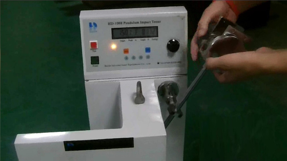 Machine d'essai en caoutchouc d'affichage numérique, Équipement d'essai d'impact de Charpy de matière plastique