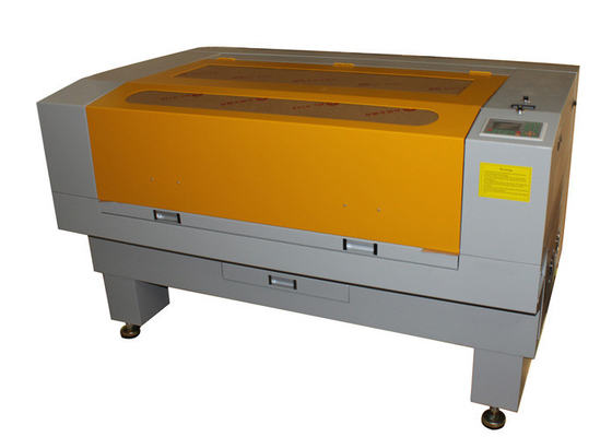 Labels et marques déposées tissés de coupe de découpeuse de laser de CO2 d'appareil-photo de CCD petits
